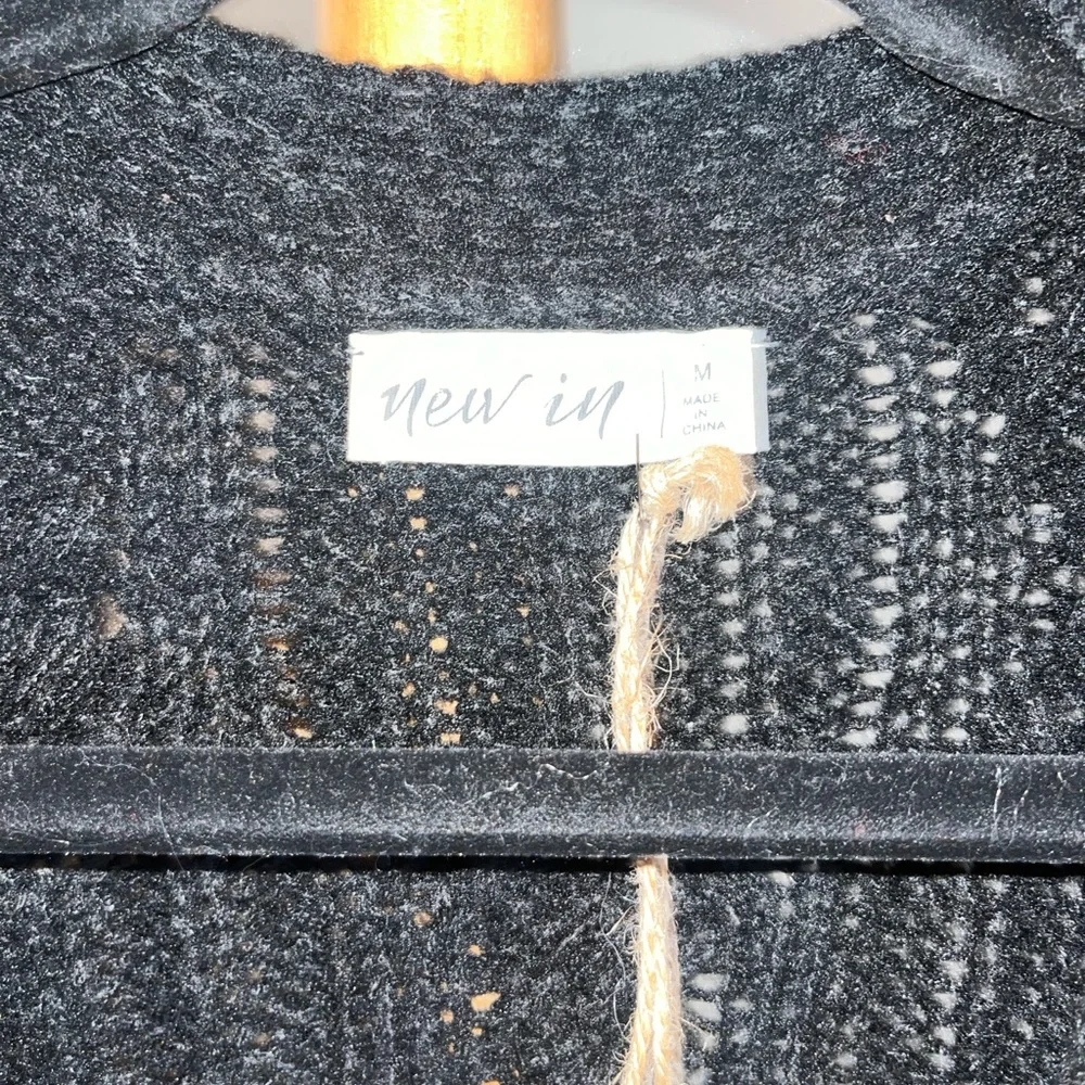 NWT NEW IN M Beautiful Colorful Flowers on a Black Cable Knit Cardigan. - Picture 2 of 5